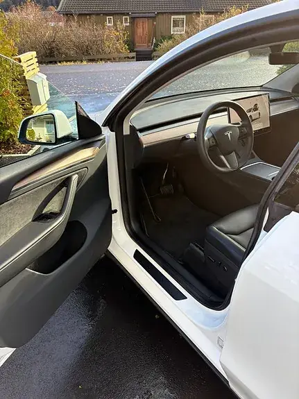 Tesla Model Y 2024 photo 4