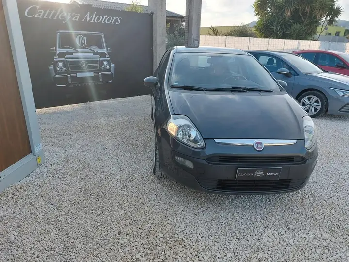 Fiat Punto 2011 photo 3