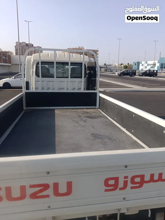 Isuzu Other 2023 photo 2