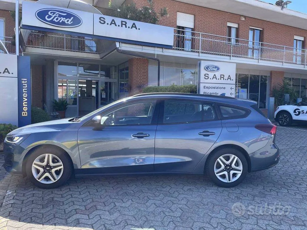 Ford Focus 2022 photo 2
