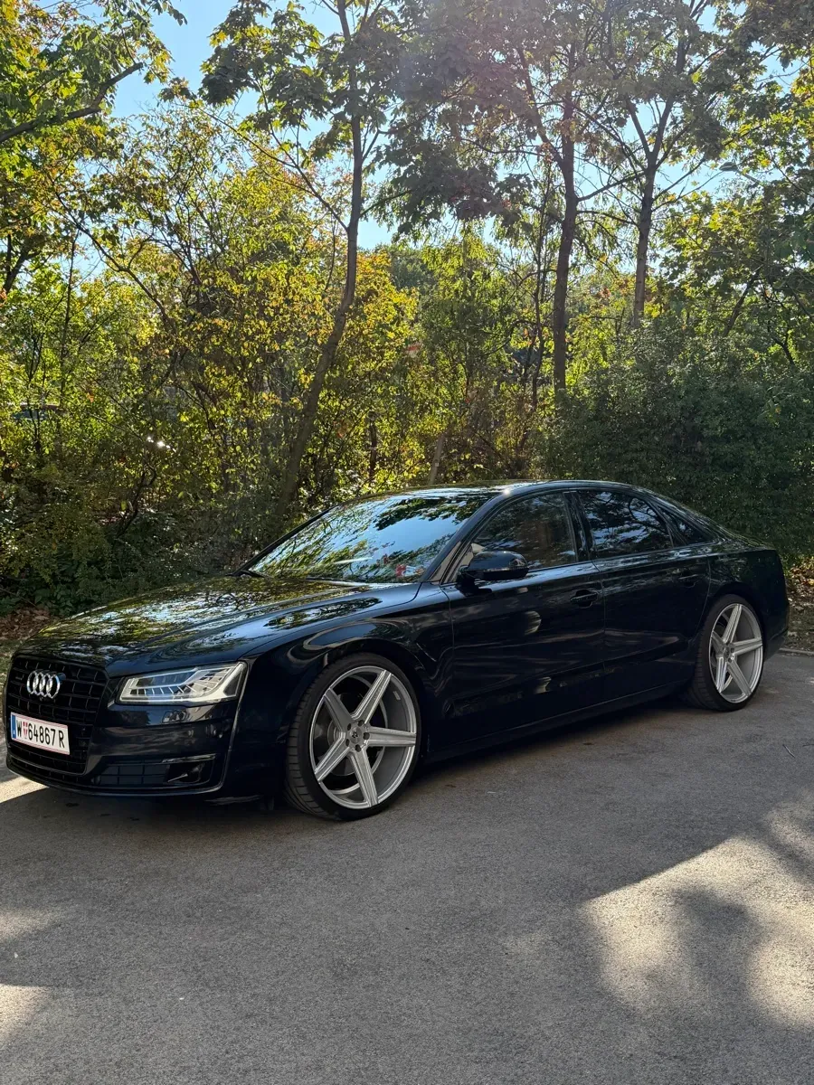 Audi A8 2014 photo 2