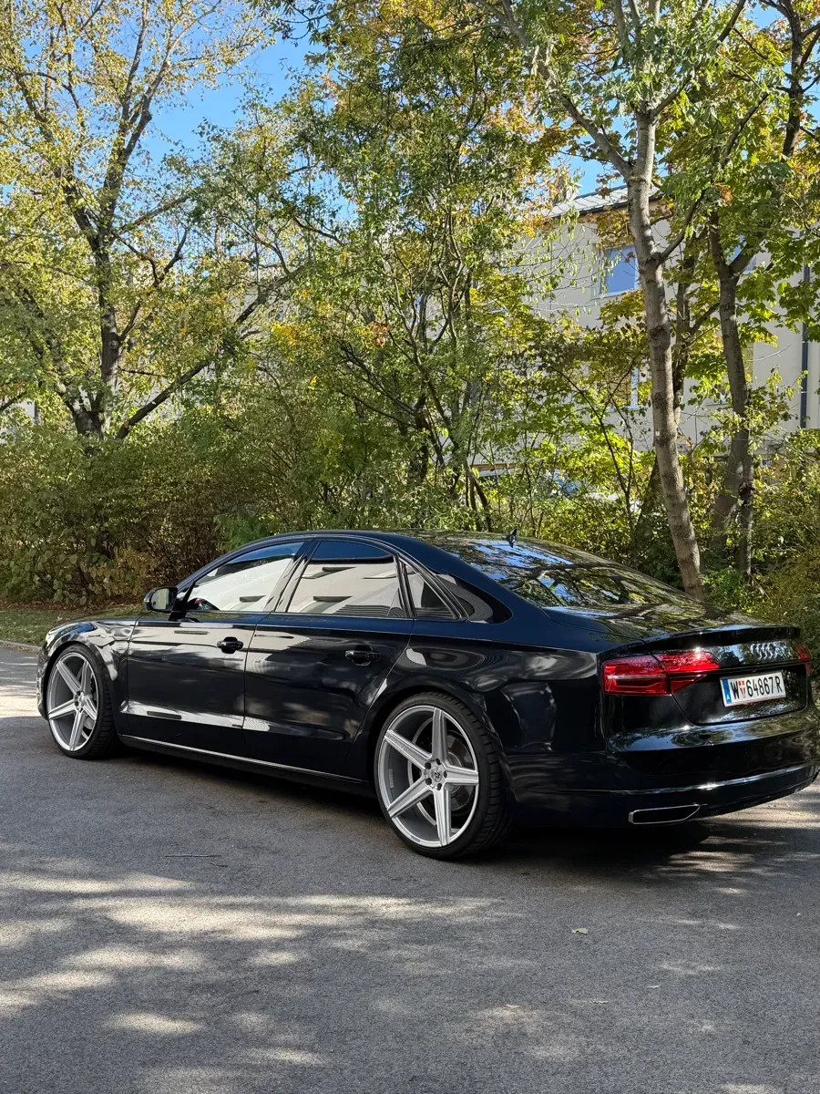 Audi A8 2014 photo 3