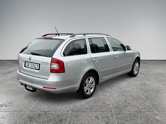 Skoda Octavia 2012 photo 2