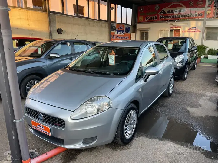 Fiat Grande Punto 2006 photo 2