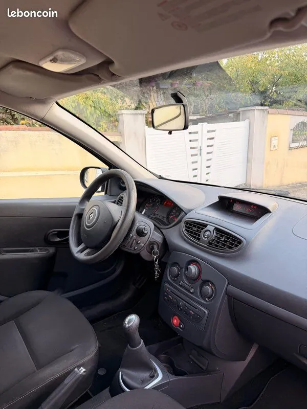Renault Clio 2013 photo 3