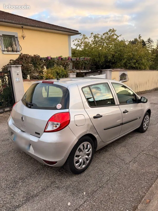 Renault Clio 2013 photo 2