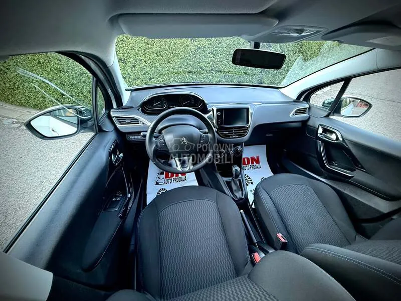Peugeot 208 2018 photo 3