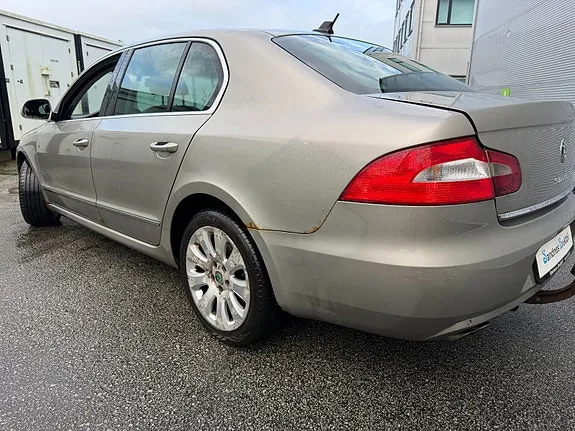 Skoda Superb 2008 photo 4