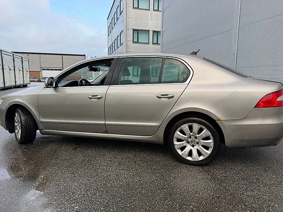 Skoda Superb 2008 photo 3