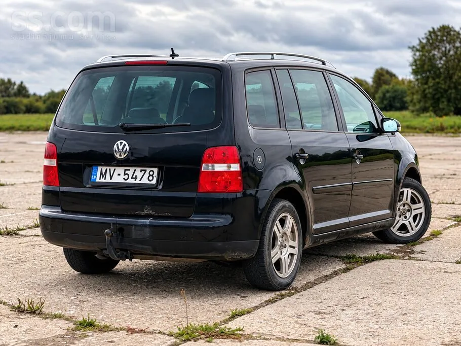 Volkswagen Touran 2006 photo 2