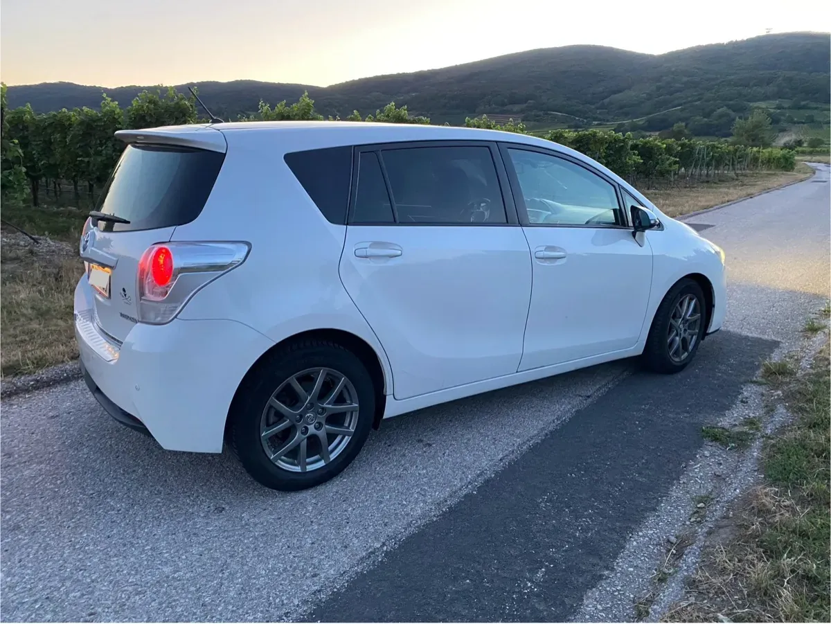Toyota Verso 2015 photo 3