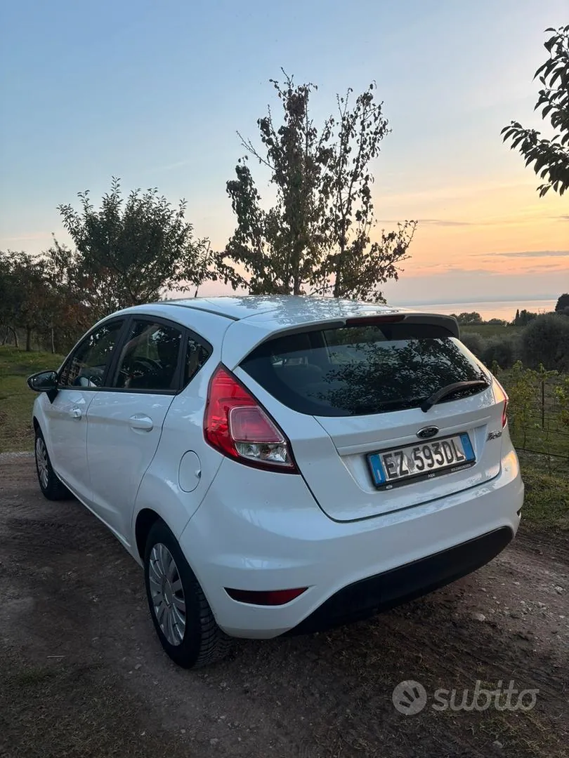 Ford Fiesta 2015 photo 2