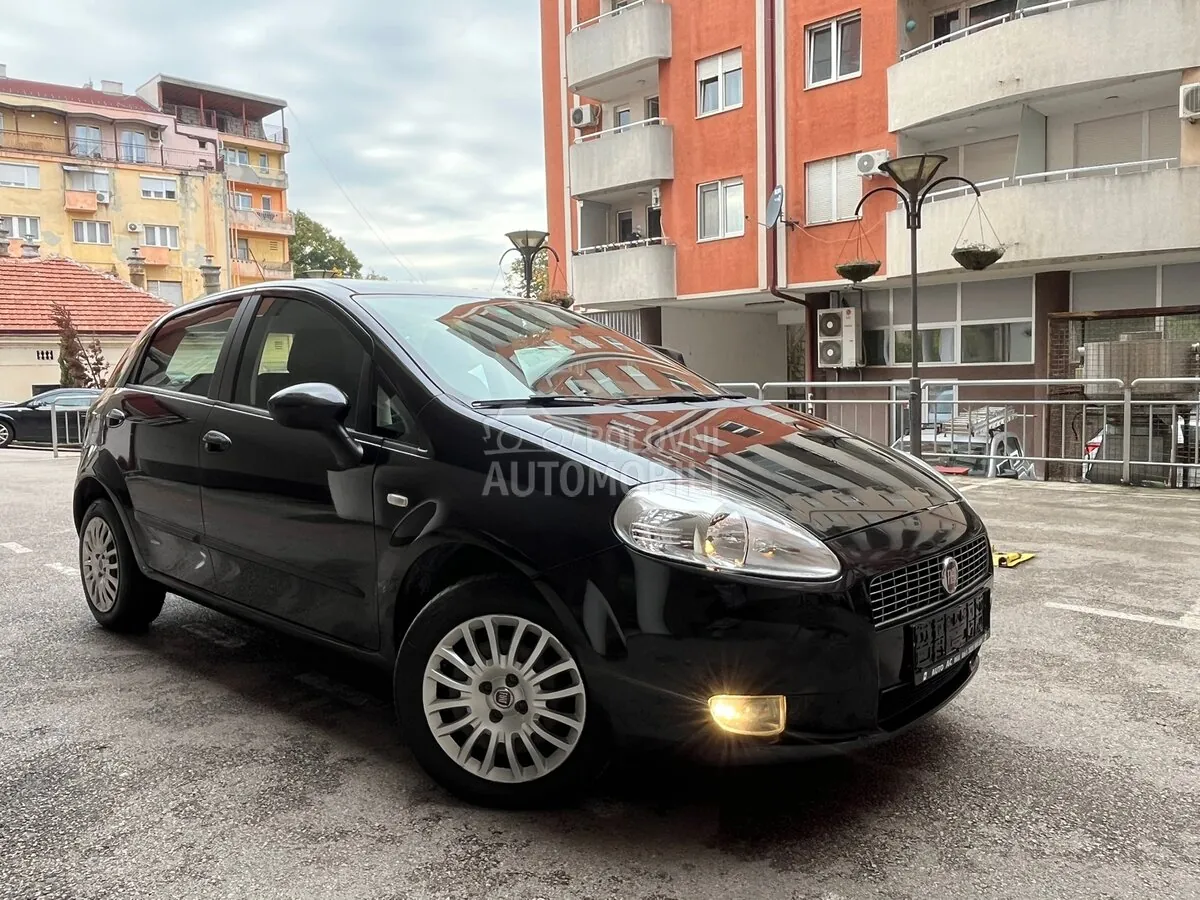Fiat Grande Punto 2009 photo 2