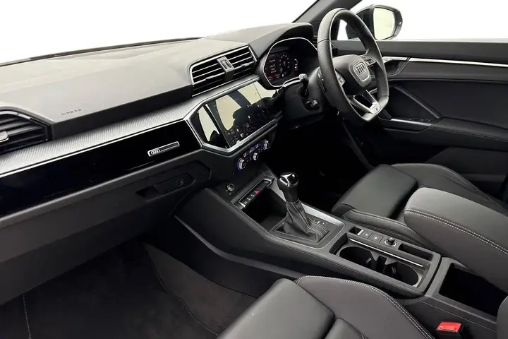 Audi Q3 2025 photo 2