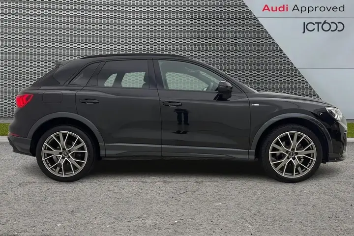 Audi Q3 2025 photo 4