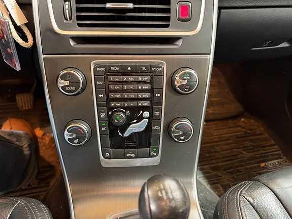 Volvo V60 2012 photo 2