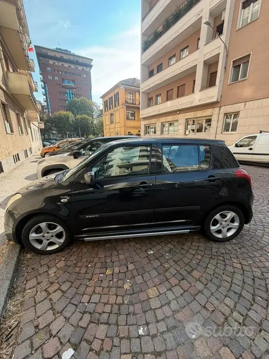 Suzuki Swift 2005 photo 2