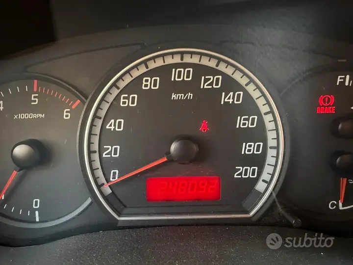 Suzuki Swift 2005 photo 5