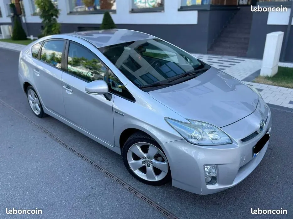 Toyota Prius 2011 photo 2
