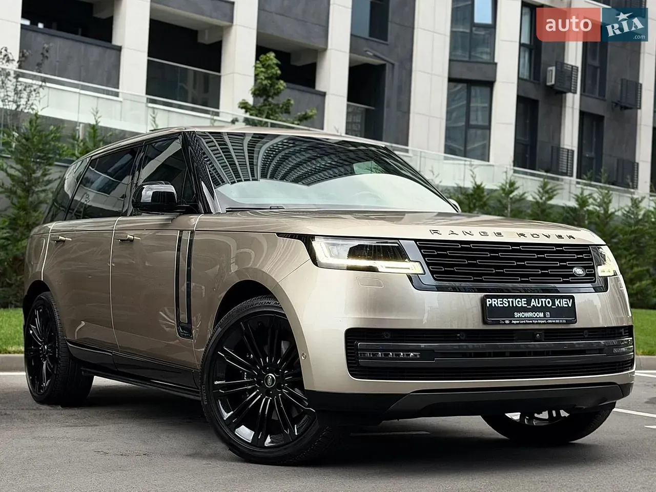 Land Rover Range Rover 2024 photo 3
