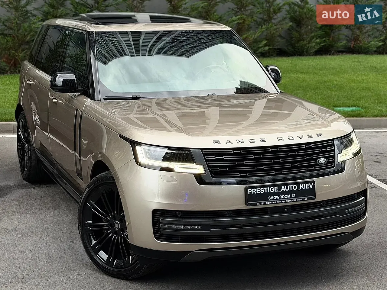 Land Rover Range Rover 2024 photo 2