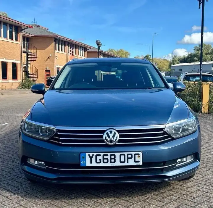 Volkswagen Passat 2018 photo 2
