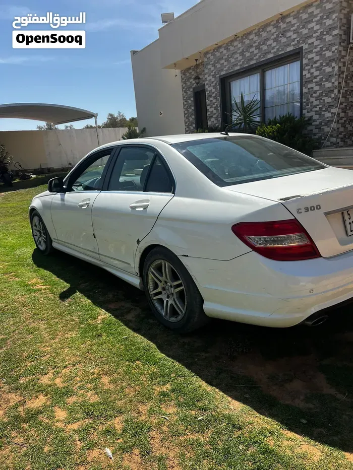 Mercedes-Benz C-Class 2011 photo 2