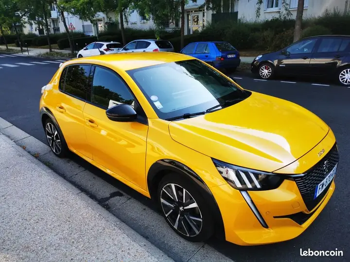 Peugeot 208 2019 photo 2