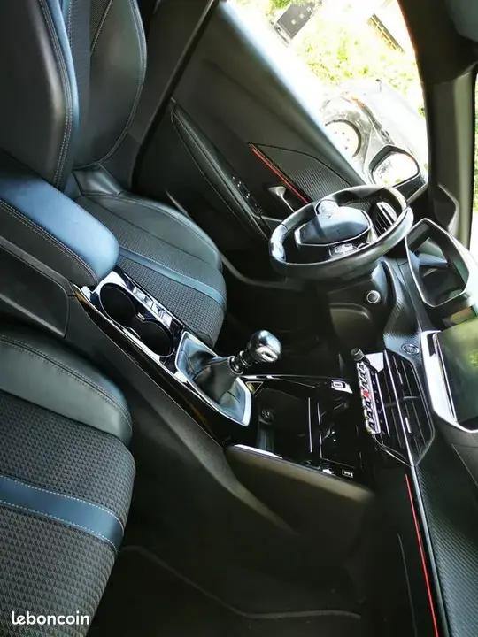 Peugeot 208 2019 photo 3