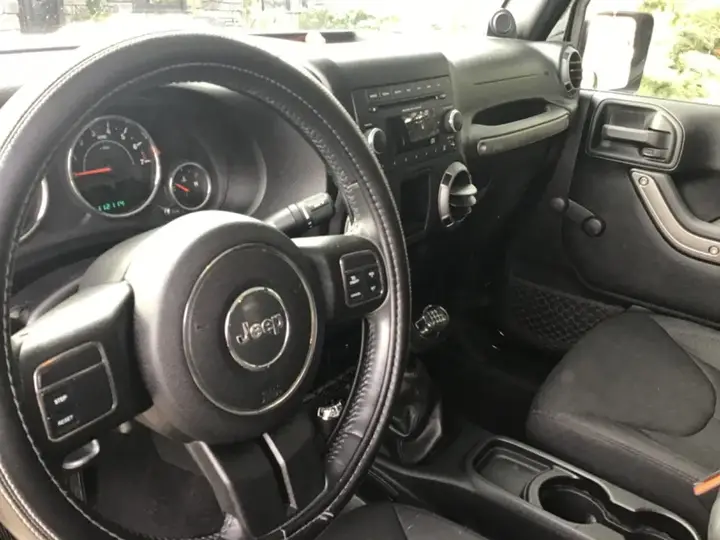 Jeep Wrangler Unlimited 2014 photo 2
