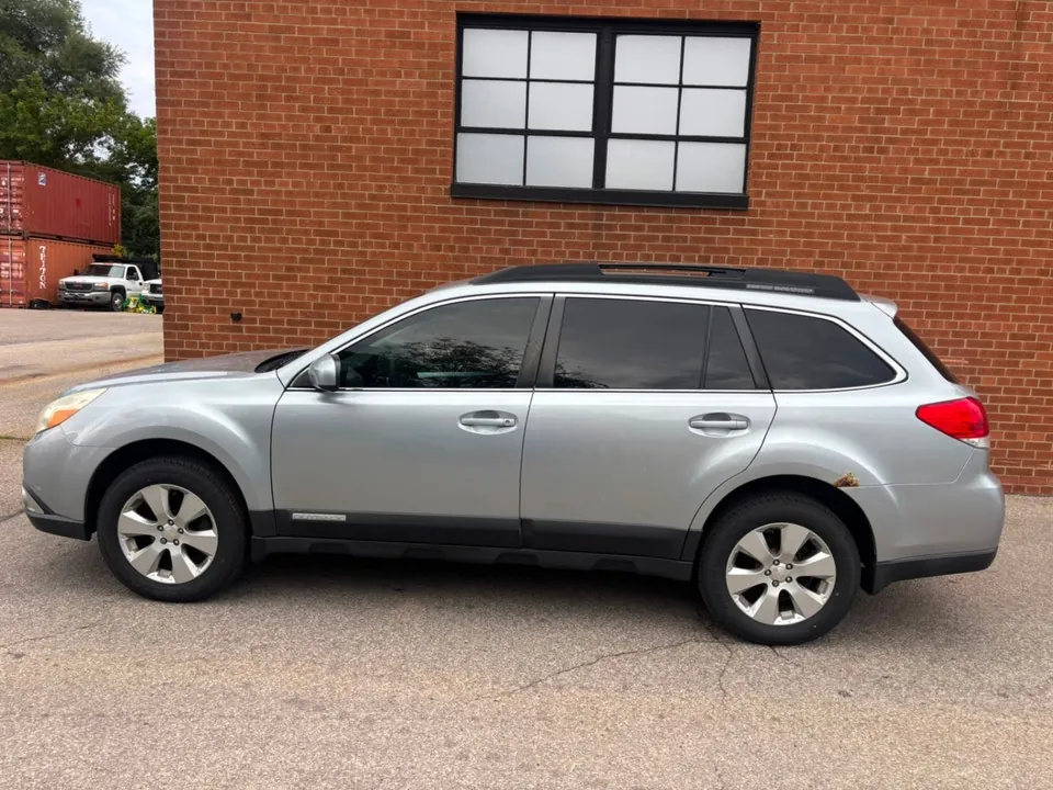 Subaru Outback 2012 photo 2