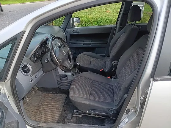 Mitsubishi Colt 2008 photo 2