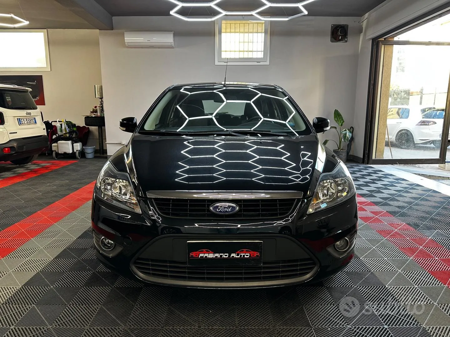 Ford Focus 2010 photo 2