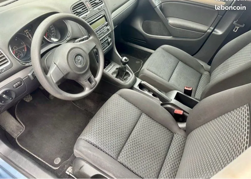 Volkswagen Golf 2010 photo 3