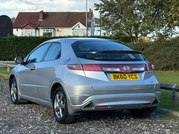 Honda Civic 2010 photo 2
