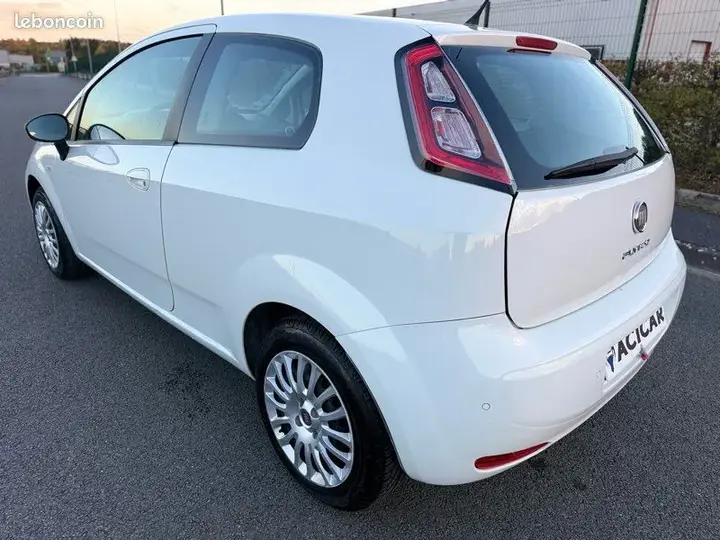 Fiat Punto 2012 photo 3