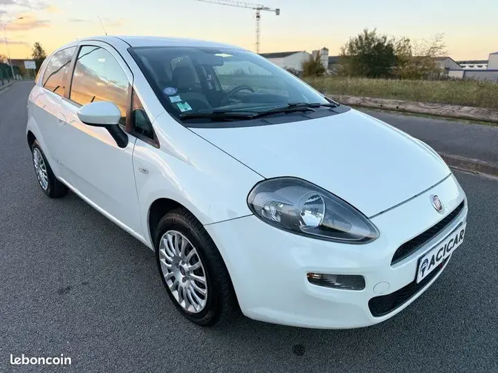 Fiat Punto 2012 photo 2