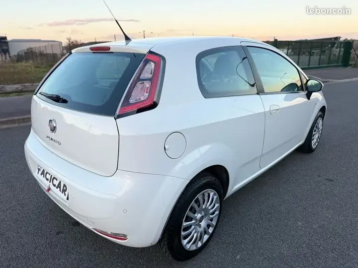 Fiat Punto 2012 photo 4