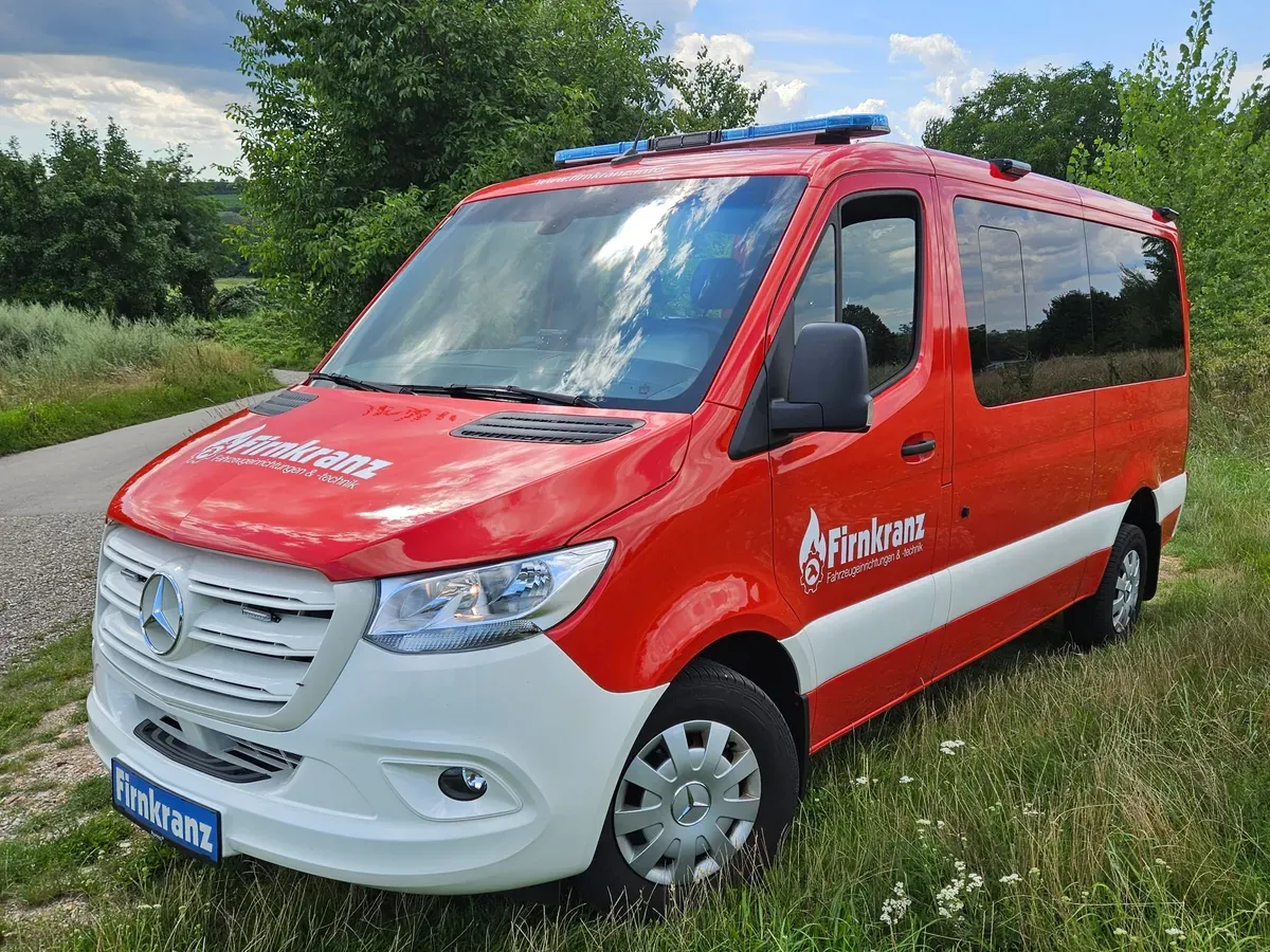 Mercedes-Benz Sprinter 2024 photo 3