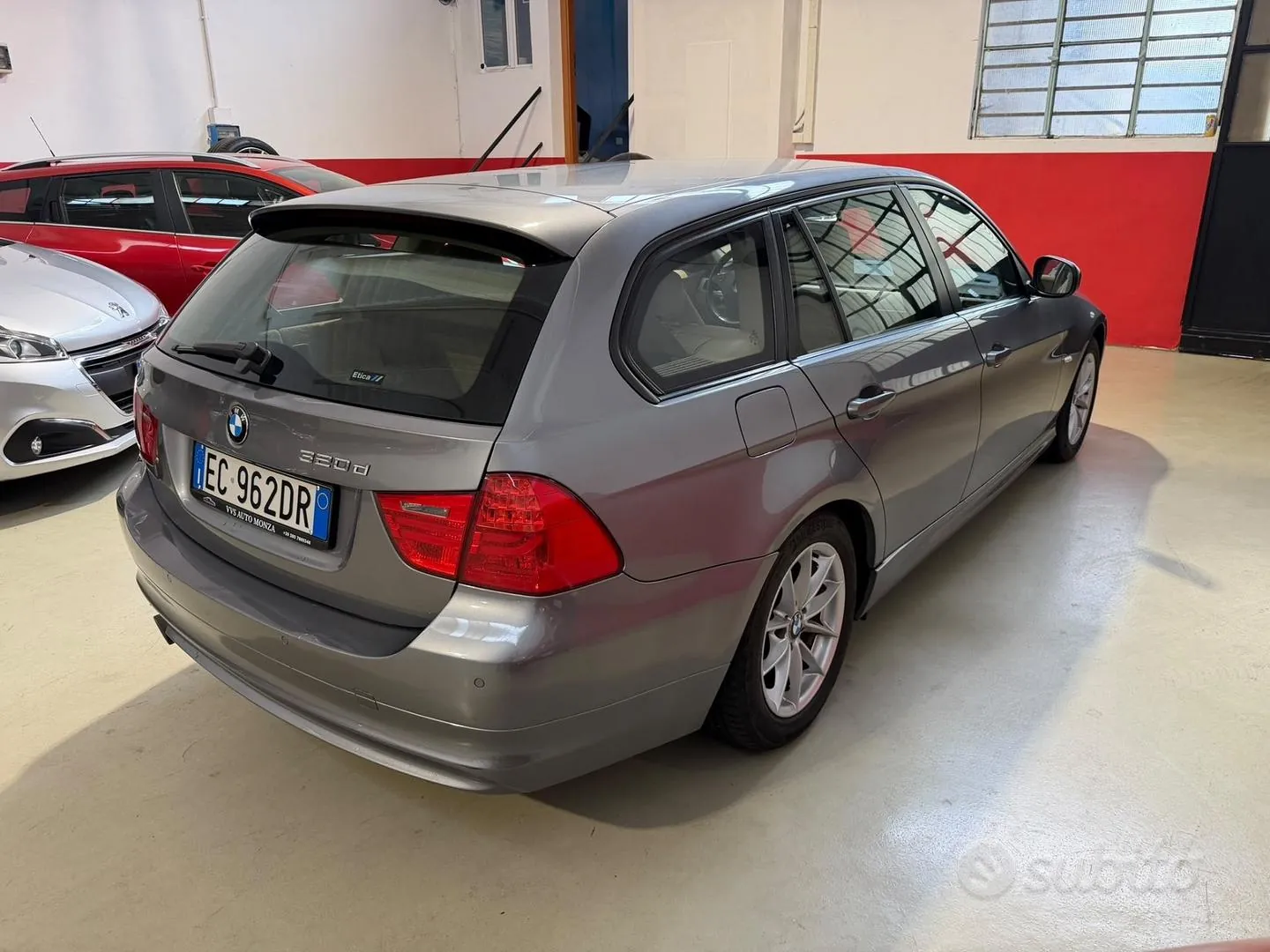 BMW 320D 2010 photo 3