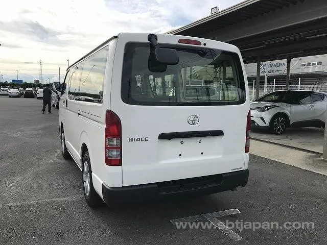 Toyota Hiace 2019 photo 3