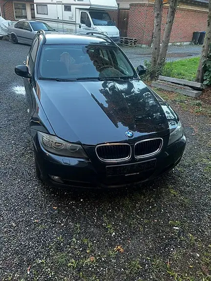 BMW 320D 2009 photo 2