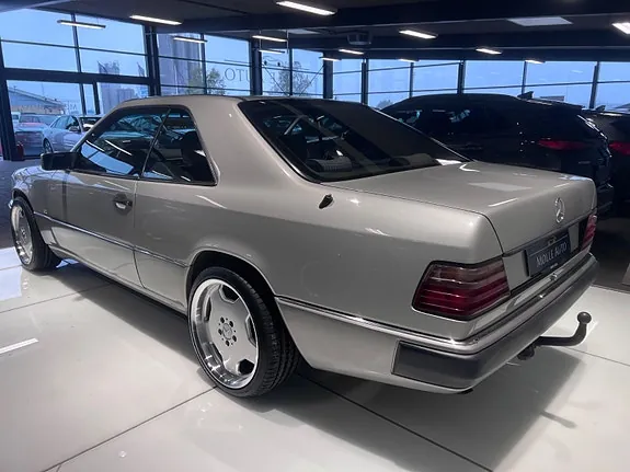 Mercedes-Benz 230 Ce 1990 photo 4