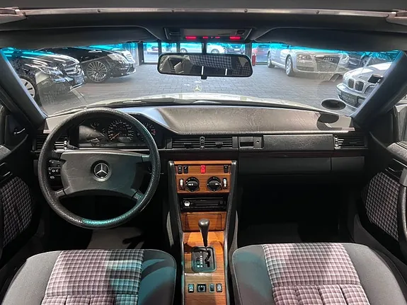Mercedes-Benz 230 Ce 1990 photo 5
