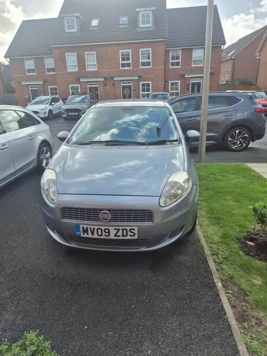 Fiat Grande Punto 2009 photo 2