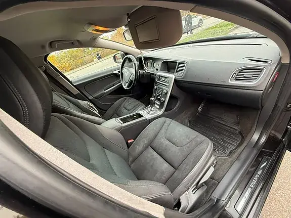 Volvo S60 2011 photo 2