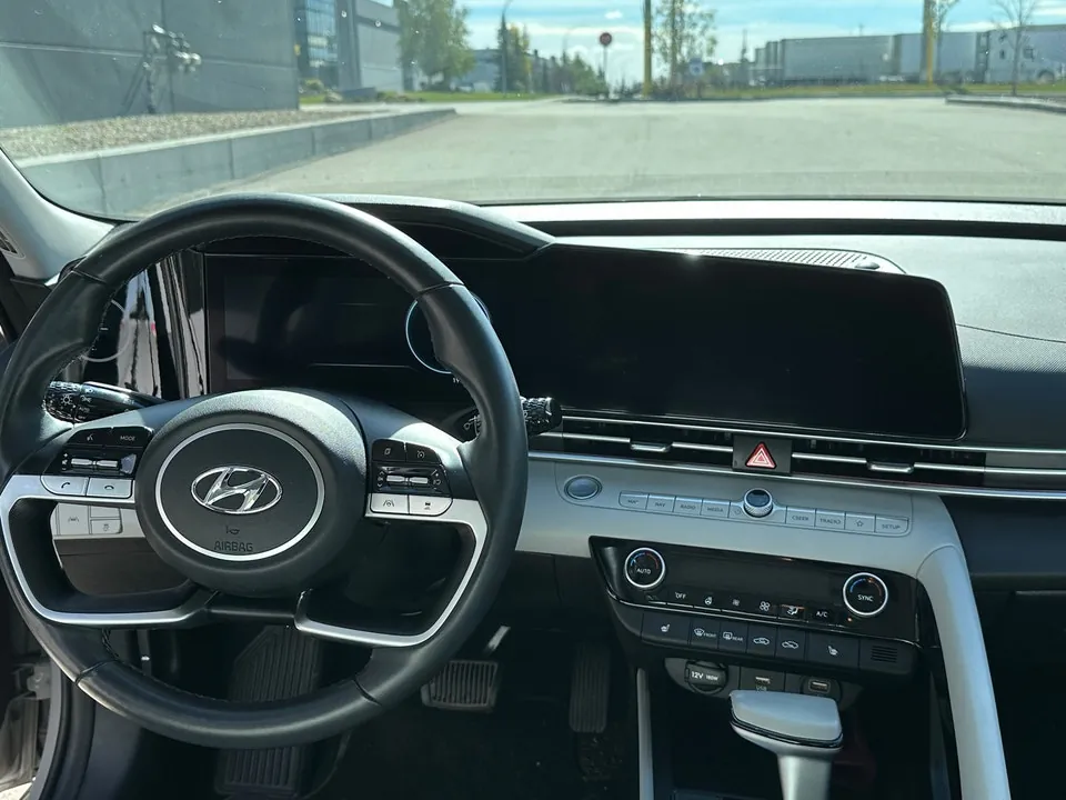 Hyundai Elantra 2023 photo 3
