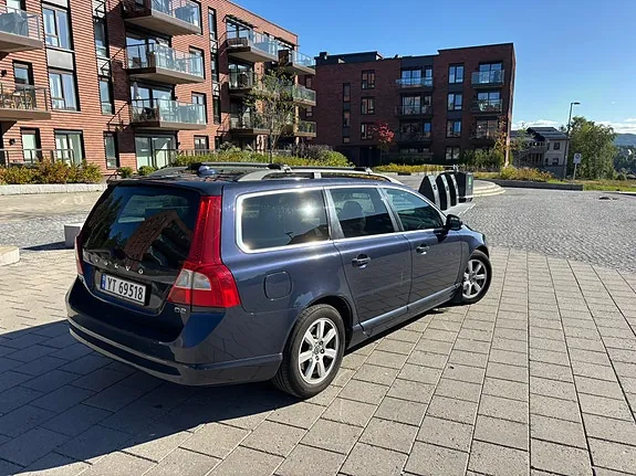 Volvo V70 2013 photo 2