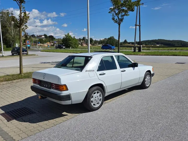 Mercedes-Benz 190 1990 photo 3