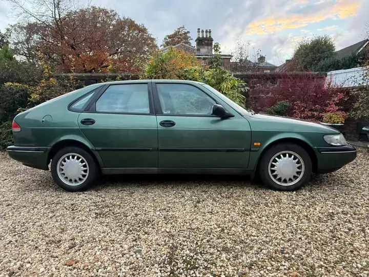 Saab 900
